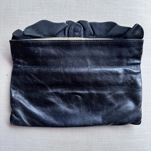 Black Hobo Clutch with ruffle details - Picture 4 of 4